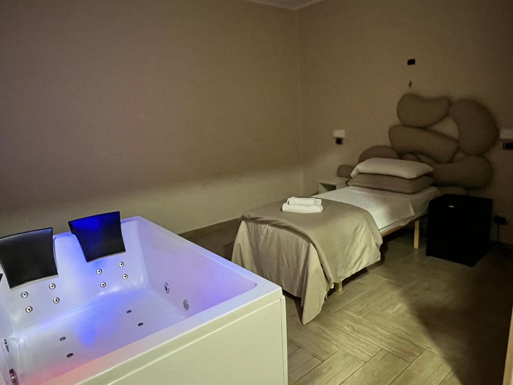 Einzelzimmer mit Badewanne